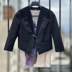 ]BEBE  Short Fitted Three-dimensional cutting Black